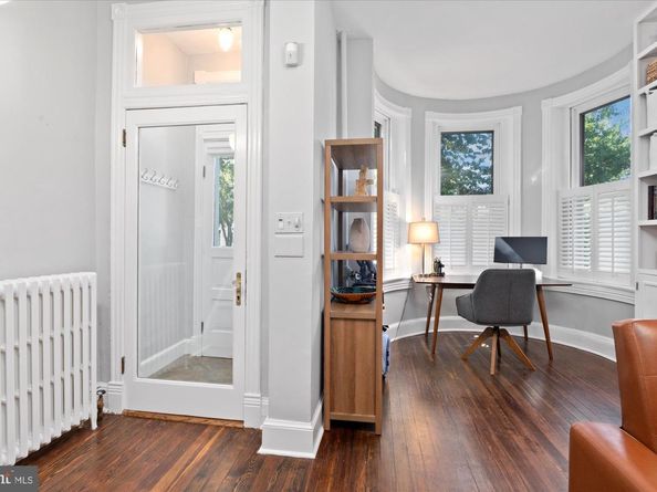 10 8TH Street SE, Washington DC 20003