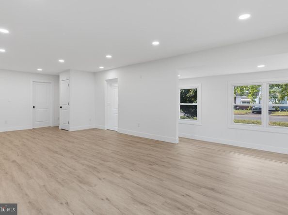 1236 S Pennsylvania Avenue, Morrisville PA 19067