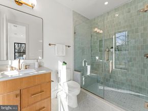 406 Dove Circle SW, Vienna VA 22180