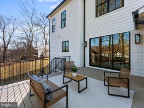 406 Dove Circle SW, Vienna VA 22180