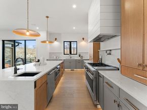 406 Dove Circle SW, Vienna VA 22180