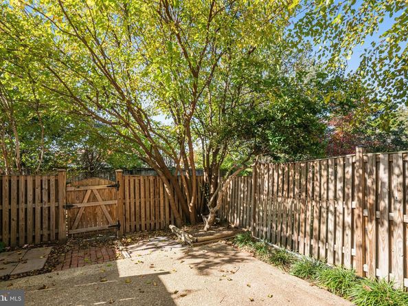 3622 S Taylor Street, Arlington VA 22206