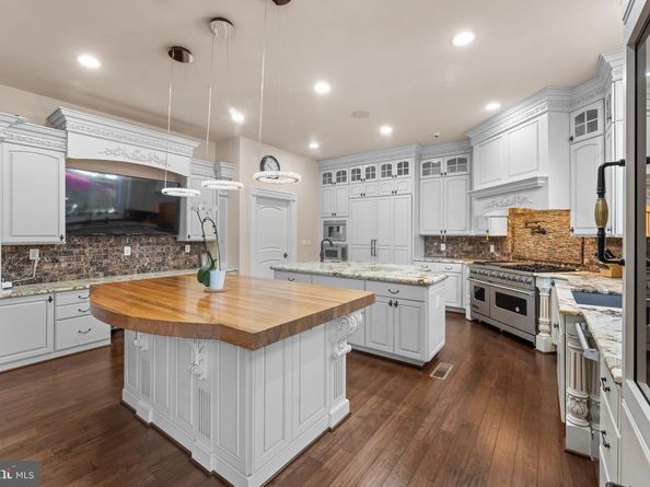 11561 Stuart Mill Road, Oakton VA 22124