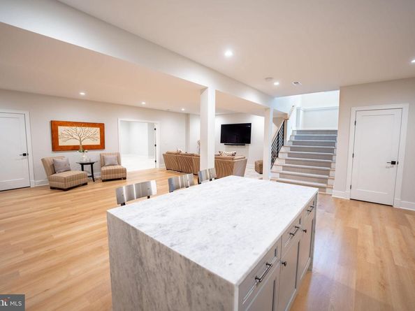 7000 Hector Road, Mclean VA 22101