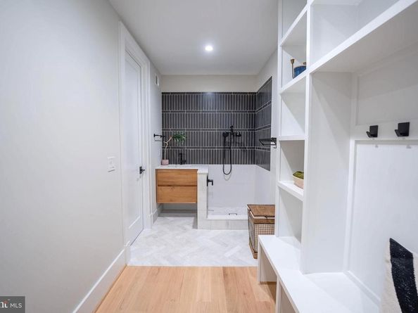7000 Hector Road, Mclean VA 22101