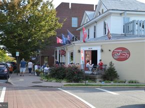 12 Ashby Street F, Alexandria VA 22305