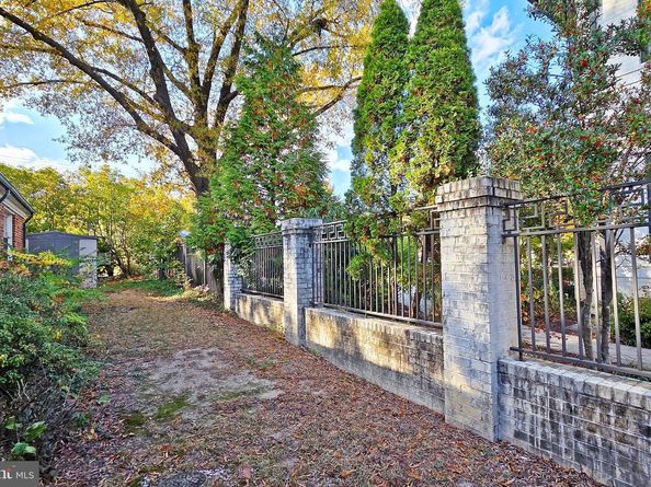 1233 23rd Street S, Arlington VA 22202