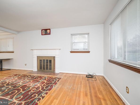 3215 Parkwood Terrace, Falls Church VA 22042