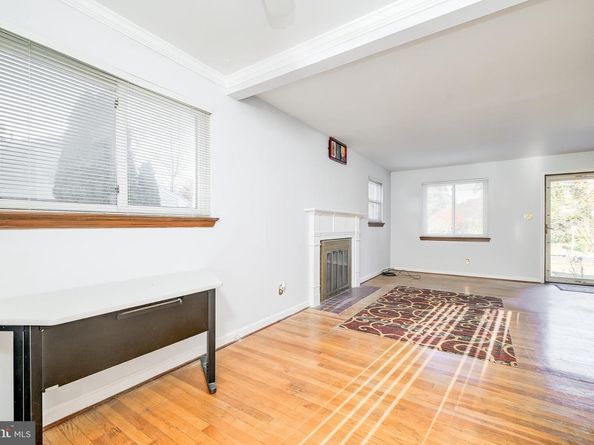 3215 Parkwood Terrace, Falls Church VA 22042