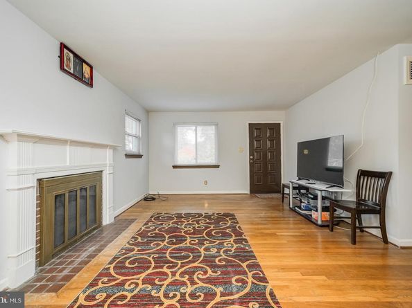 3215 Parkwood Terrace, Falls Church VA 22042