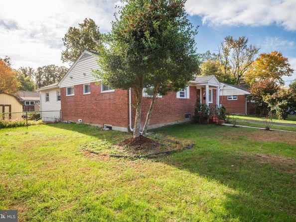 3215 Parkwood Terrace, Falls Church VA 22042