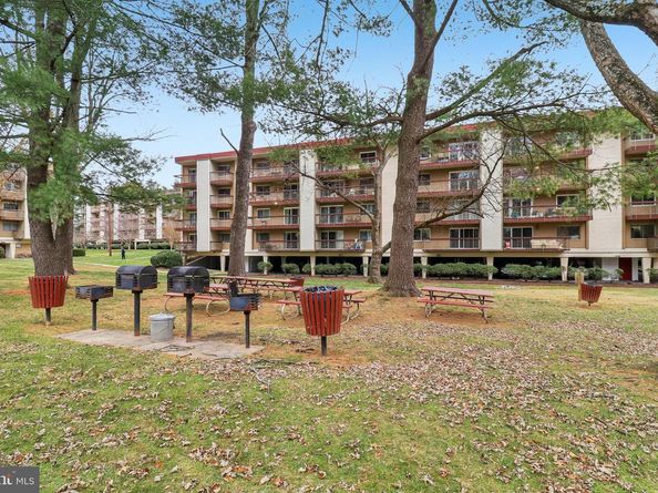 10300 Westlake Drive S304, Bethesda MD 20817