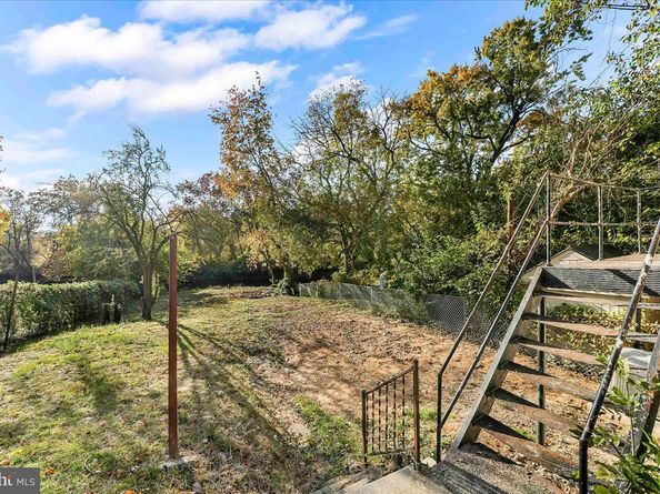 1090 Eddystone Avenue, Crum Lynne PA 19022