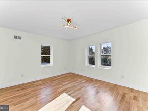 1090 Eddystone Avenue, Crum Lynne PA 19022