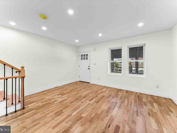 1090 Eddystone Avenue, Crum Lynne PA 19022