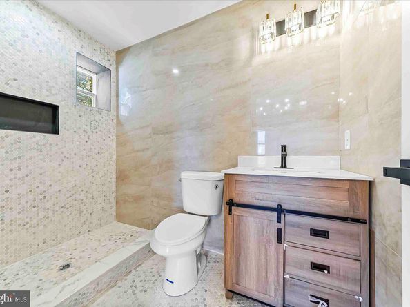 1090 Eddystone Avenue, Crum Lynne PA 19022