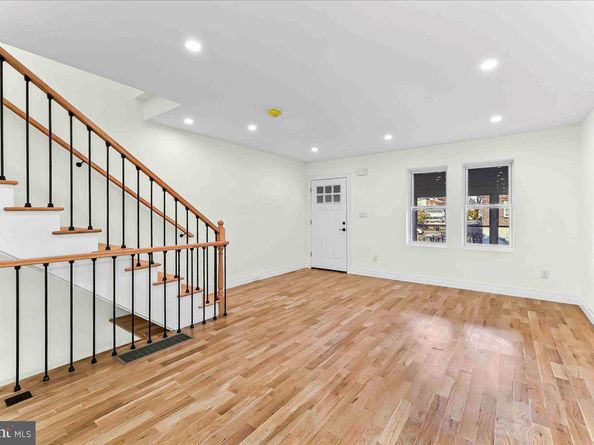 1090 Eddystone Avenue, Crum Lynne PA 19022