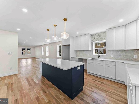 1090 Eddystone Avenue, Crum Lynne PA 19022