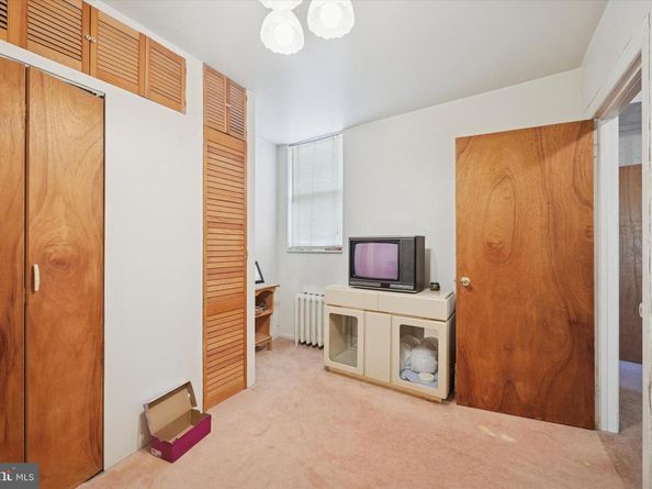 2020 S 9TH Street, Philadelphia PA 19148