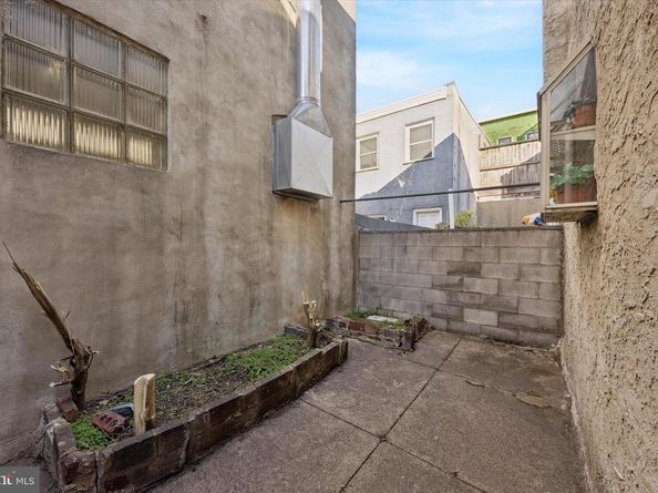 2020 S 9TH Street, Philadelphia PA 19148