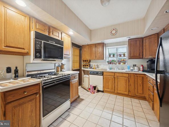 2020 S 9TH Street, Philadelphia PA 19148