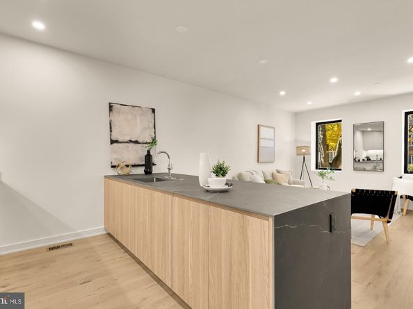 2647 41st Street NW 2, Washington DC 20007