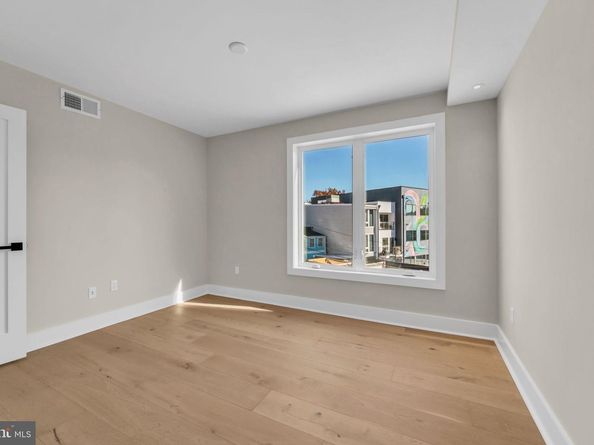 919 12TH Street NE A303, Washington DC 20002