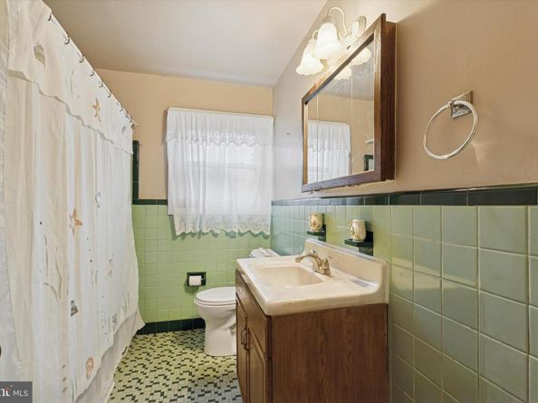 301 S New Ardmore Avenue, Broomall PA 19008