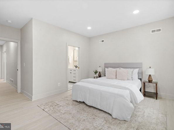 314 Pensdale Street, Philadelphia PA 19128