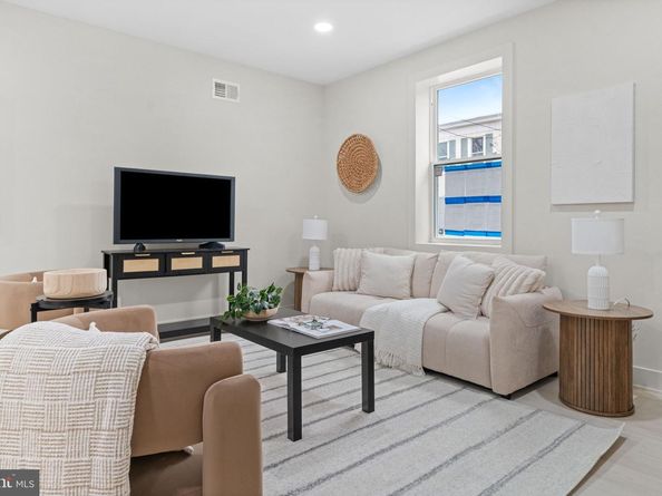 314 Pensdale Street, Philadelphia PA 19128