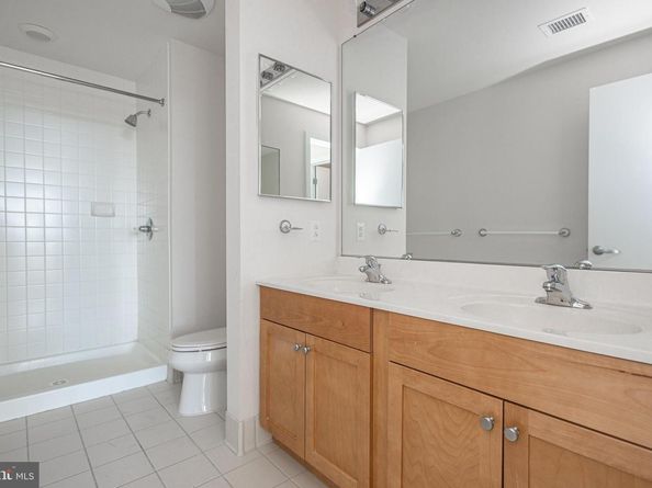 717 S Chris Columbus Boulevard 814, Philadelphia PA 19147