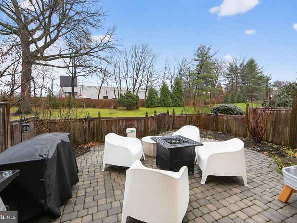 932 Hedgerow Court, Blue Bell PA 19422