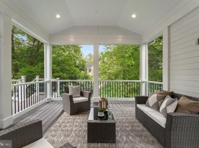 420 Holmes Drive NW, Vienna VA 22180