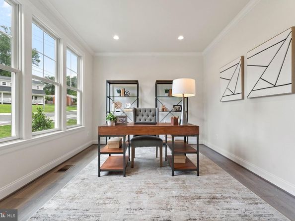 420 Holmes Drive NW, Vienna VA 22180