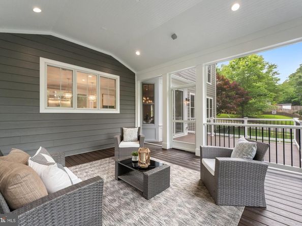 420 Holmes Drive NW, Vienna VA 22180