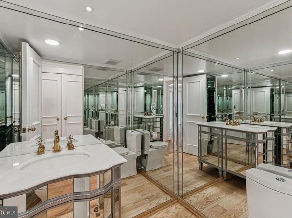 202 W Rittenhouse Square 1106, Philadelphia PA 19103