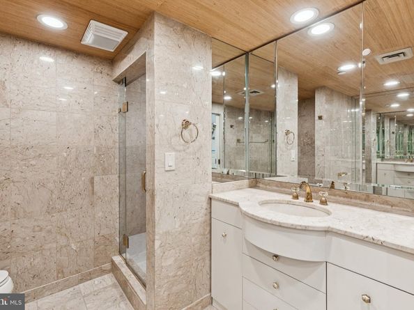 202 W Rittenhouse Square 1106, Philadelphia PA 19103