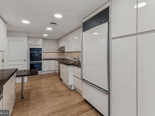 202 W Rittenhouse Square 1106, Philadelphia PA 19103