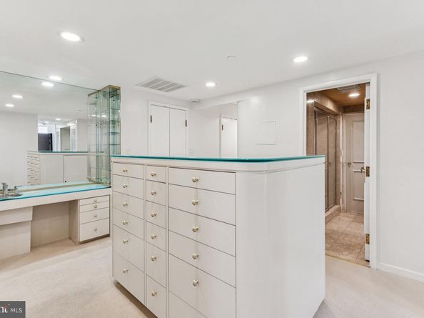 202 W Rittenhouse Square 1106, Philadelphia PA 19103