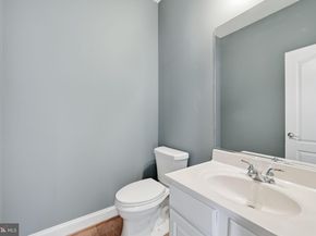 1220 Admiral Zumwalt Lane, Herndon VA 20170