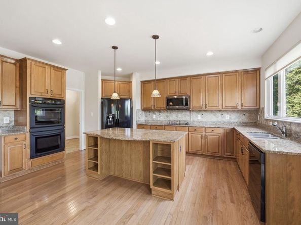 1220 Admiral Zumwalt Lane, Herndon VA 20170