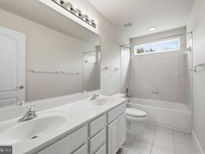1220 Admiral Zumwalt Lane, Herndon VA 20170