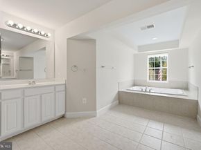 1220 Admiral Zumwalt Lane, Herndon VA 20170