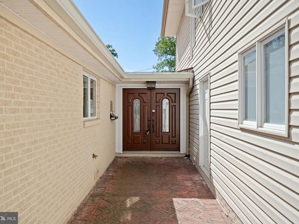 7113 Carol Lane, Falls Church VA 22042