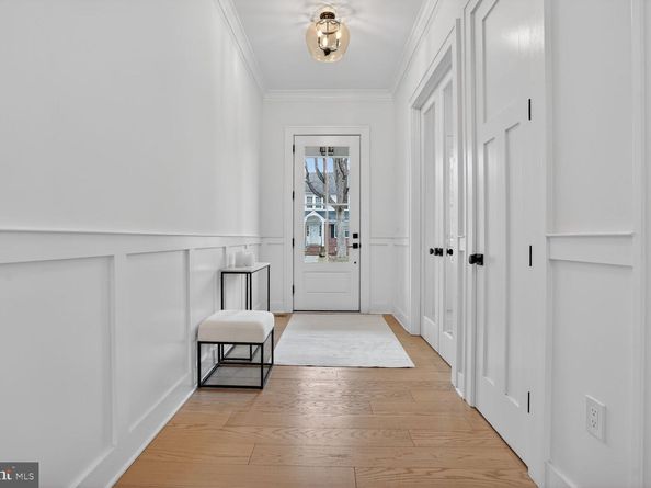 414 N Monroe Street, Arlington VA 22201