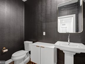 1761 Old Meadow Road 221, Mclean VA 22102