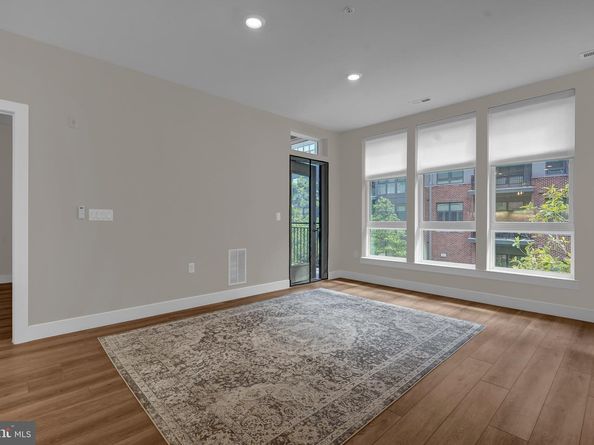 1761 Old Meadow Road 221, Mclean VA 22102