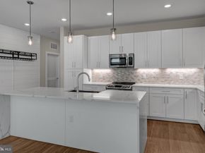 1761 Old Meadow Road 221, Mclean VA 22102