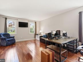 5 Canal Run E, Washington Crossing PA 18977