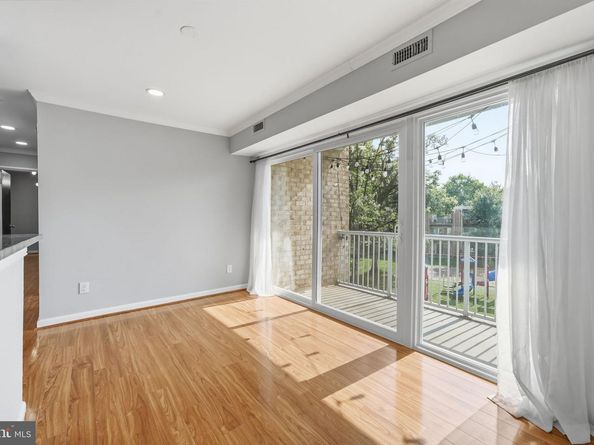 2901 Charing Cross Road 11, Falls Church VA 22042